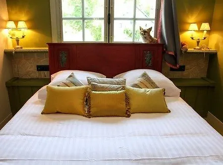 Les Biches Hotel 3*